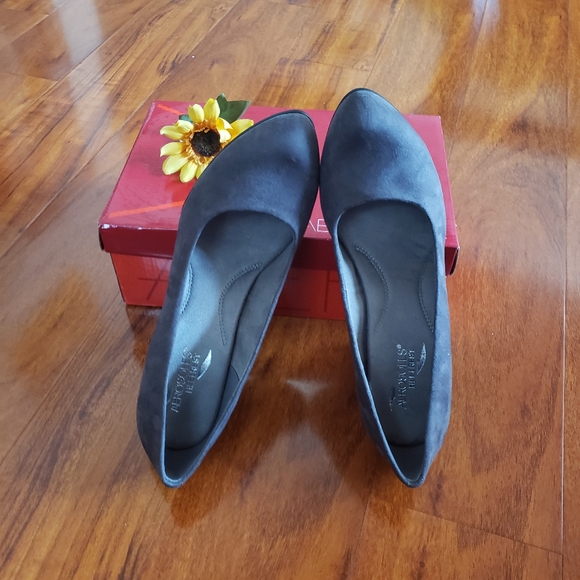 Ladies Grey Aerosoles Career Memory Foam Pumps - Picture 5 of 12